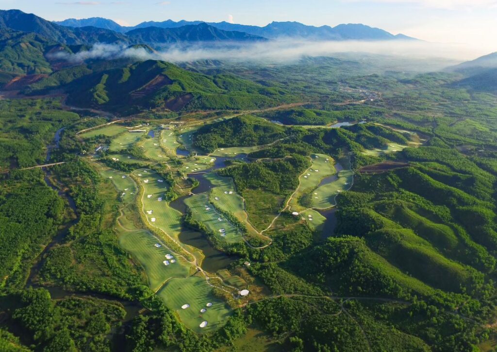 sân tập golf - Vẻ đẹp quyến rũ thiên nhiên ban tặng cho Bà Nà Hills Golf CLub